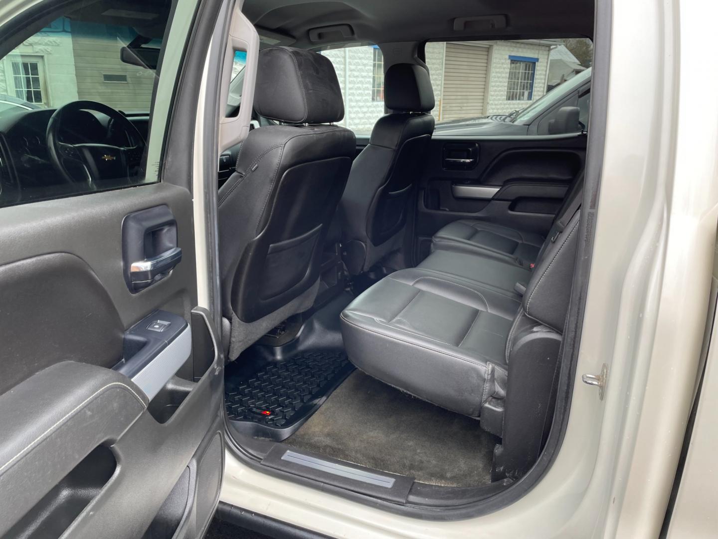 2014 White /black Chevrolet Silverado 1500 1LT Crew Cab 4WD (3GCUKREH9EG) with an 4.3L V6 OHV 12V engine, 6-Speed Automatic transmission, located at 101 N. Main Street, Muncy, PA, 17756, (570) 546-5462, 41.207691, -76.785942 - Photo#6